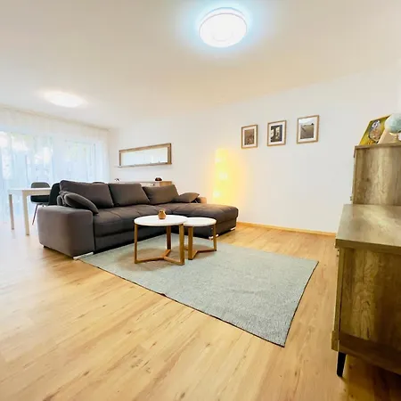 Modern Und Lichtdurchflutet - Mit Terrasse