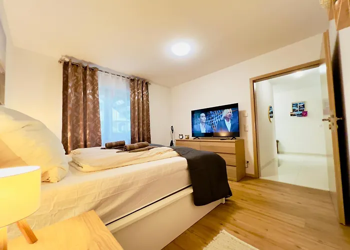 Modern Und Lichtdurchflutet - Mit Terrasse アパート Fachbach