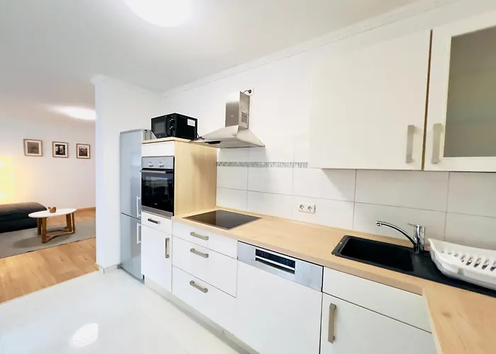 Modern Und Lichtdurchflutet - Mit Terrasse