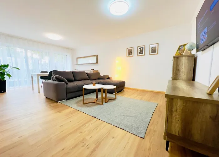 Modern Und Lichtdurchflutet - Mit Terrasse